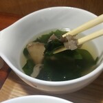 キッチン ブルー グローブ - わかめスープの具材