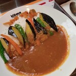 カレーハウス神戸屋 - 彩り野菜のナスと挽き肉のカレー