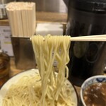 新橋 纏 - 加水率高めの中太ストレート麺はツルモチ食感