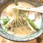 Menya Sen - 鶏白湯(追い飯付き)の味玉トッピング