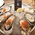 Shrimp&Oyster House - 生牡蠣、オイスターカクテル(レモンソースとイクラ、魚介とトマトソース)