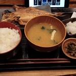 Shimpachi Shokudou - アジの開き定食。アジはもちろん、しば漬けも美味しかった。