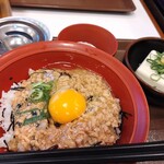 すき家 - 鶏そぼろ丼ミニ＋冷や奴