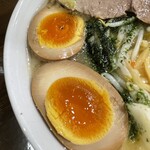 家系ラーメン ぬーぼう - みそ豚骨ラーメン（880円）期間限定メニュー
            味玉トッピング