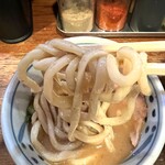 麺座ぎん - ゴワゴワなので汁が飛び散ります（笑）安い服で行かないとダメ