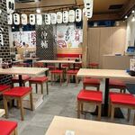 酒場伸輔 - 平日の６時位の訪問でしたのでまだ店内にはゆとりがありました。