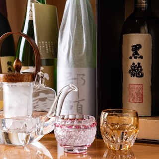 有名銘柄から希少酒まで取り揃える日本酒や、国産ワインもご用意
