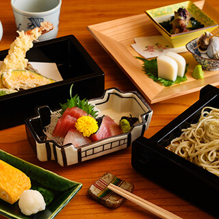 挽きたて・打ちたて・茹でたての蕎麦や新鮮なお刺身をコースでも