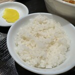 Kare Udon Senkichi - ご飯　漬け物