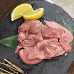 ジンギスカン 俺の家 - タンです。個人的には、本日食した中で一番好きでした。