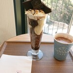 GODIVA cafe - プレミアムバナナのチョコレートパフェ