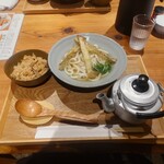 Mine No Udon - 朝ごぼう天うどん、かしわめしのセット