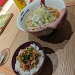 創業麺類元年 坂本龍馬が愛したラーメン食堂 - 