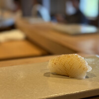 鮨中村 - 人生で1番美味かったイカ。分厚いけど口の中でとろけるうまさ。