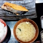 炭火焼干物定食 しんぱち食堂 - 