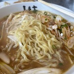 喜多方ラーメン高蔵半田店 - 平たいちぢれ麺