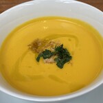 240326903 - 「フィオレンティーナランチ」の「本日のスープ」はニンジンのスープ