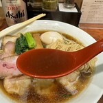 三馬路 - コク深いカエシの風味も素晴らしい淡麗醤油スープ