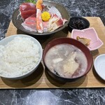 さかな屋食堂ウロコジュウ - 刺身定食¥2,000