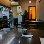 一二三亭 - 奥行きのある店内