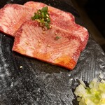 ホルモン焼肉 はやぶさ - 