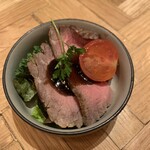 餃子といえば芭莉龍 - お通し　ローストビーフ