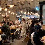 餃子といえば芭莉龍 - 店内