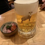 餃子といえば芭莉龍 - ビールとお通しのローストビーフ