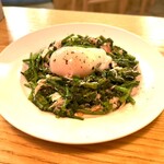 linda - ずわい蟹と春野菜（菜の花と春菊）のサラダ　温泉卵のせ