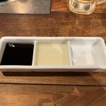 石焼地鳥 石庵 - 醤油、塩ポン酢ダレ、塩