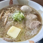 大勝食堂 - 背脂たっぷり。