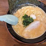 横浜家系ラーメン 吟家 - 料理写真:醤油ラーメン