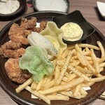 全席個室居酒屋 忍家 - 鶏の唐揚げ+ポテトフライ+えびせん