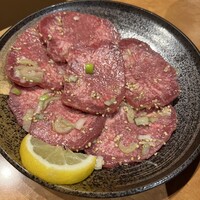ホルモン焼肉 富や 栄店 - 