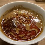 自家製麺 つきよみ - ラー油や魚粉がまるでクリームのようにミクスチャーされたスープ(つけ汁)です。