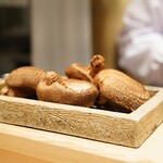 日本橋 蕎ノ字 - 清助椎茸！今日イチのインパクトある天タネ