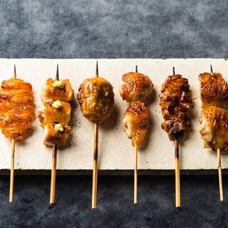 多彩な部位を堪能できる串。お肉以外に新銀杏やうずらのたまごも