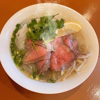 The appeal of the soup that is simmered for over 30 hours! Check out our proud 《Pho》