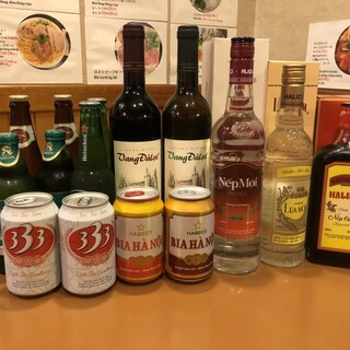 A wide variety of Vietnamese alcoholic drinks, including "Nep Moi" and "Nep Cam"