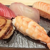 京辰 アークヒルズサウスタワー店 - 京握り 1000円 の7貫と巻物1本