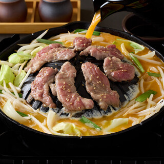 ``Dashi tamago'' with unlimited refills filled with the flavor of Genghis Khan (Mutton grilled on a hot plate)
