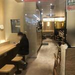 Soba Imai - 座れて清潔感ある店内で、乙女おじさんも安心な