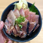 Yamashou - ・5色丼 2,040円/税込
                        (まぐろ、かつお、かんぱち、あじ、蛍いか)