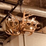 ブッチャーズ 八十郎 - 天井の角的なオブジェライト\(//∇//)\