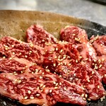 Yakiniku Ya Nikujiru Senta - 赤身のカルビ「カルビなのに赤身って？」一つ言えるのはご飯が止まらなくなるのは間違いありません。