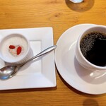 ココノワ - セットのココナッツヨーグルトと飲み物