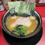 家系ラーメン 王道家直伝 との丸家 - ラーメン