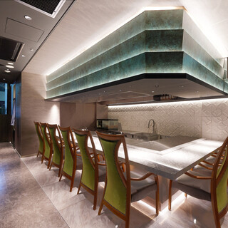 細部までこだわり抜いた、非日常的な美食空間でゆったりと