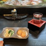 おいしい酒と料理 なかよし - 突き出し　青菜と油揚げ煮付けとさつま揚げ煮付け