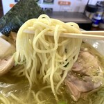 齋虎 - 麺は細めのストレート